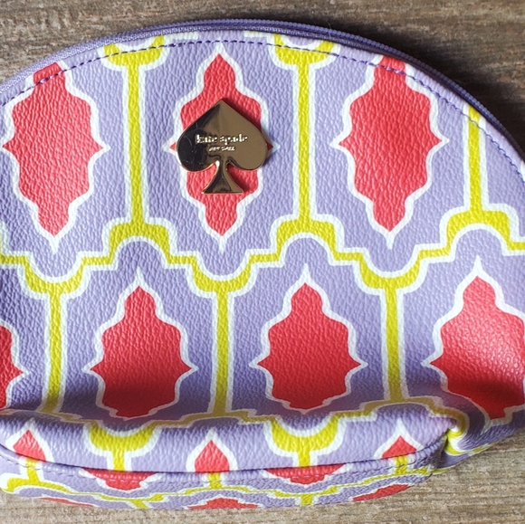 New Kate Spade Cabana Tile Multicolored Grainy Vinyl and Natural Cowhide Pouch. - Picture 3 of 15